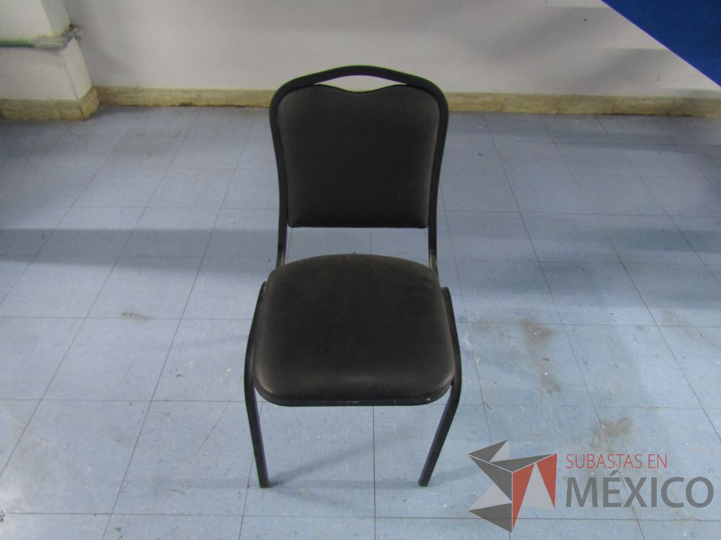 Lote 013 - Silla fija, asiento y respaldo tipo piel color negro - Imagen 6