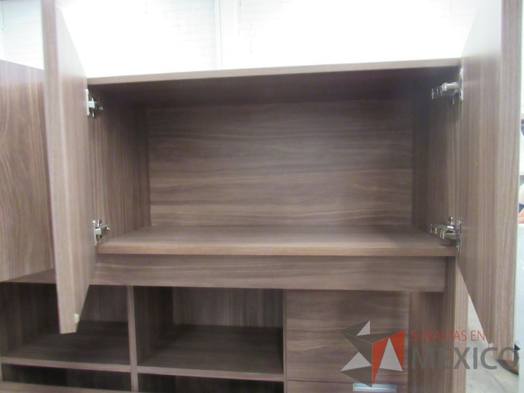 Lote 006 - Credenza de 5 cajones y 2 puertas con librero superior de 4 puertas. - Imagen 3
