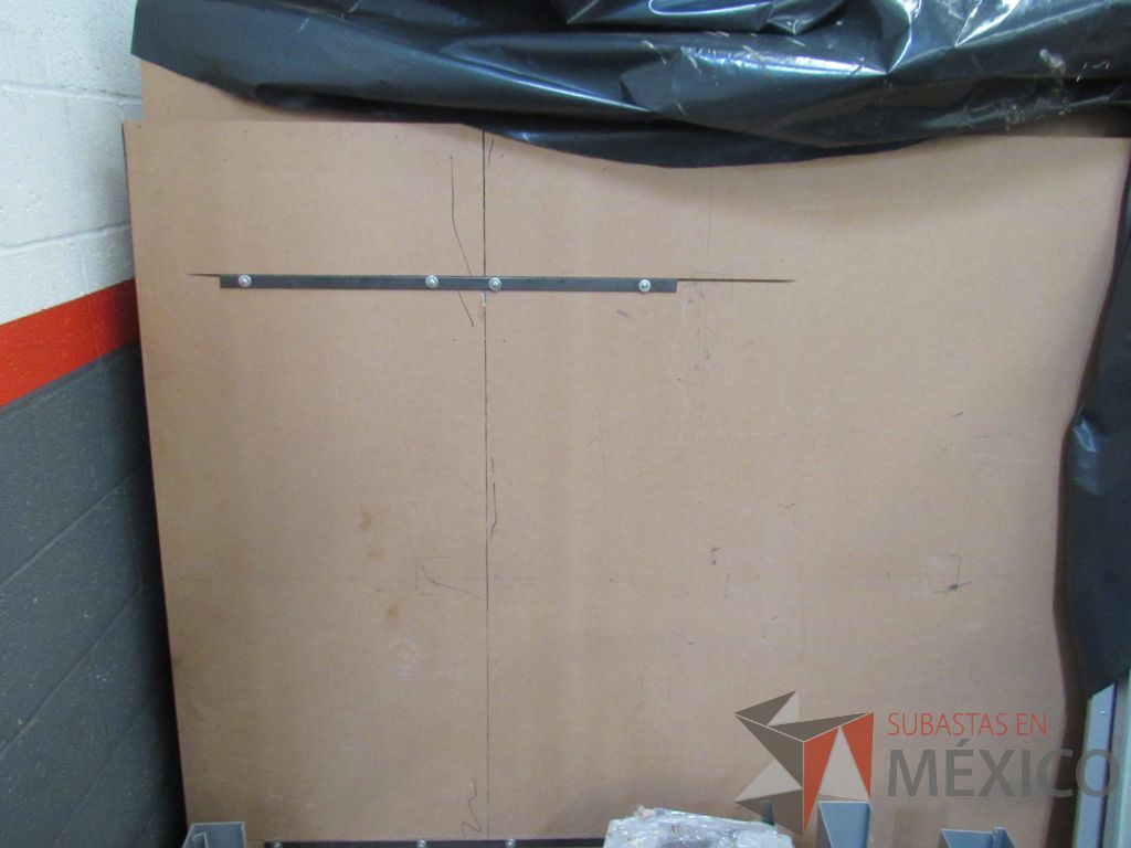 Lote 103 - Mesa de trabajo cuadrada para 4 personas con base metálica color café - Imagen 6