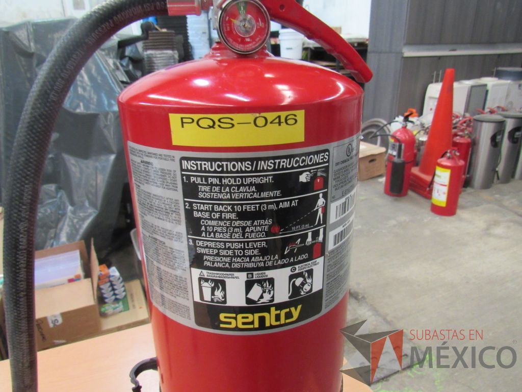 Lote 087 - 5 Extinguidores de CO2 de 9 KGS y 8 Papel para Ploter - Imagen 3