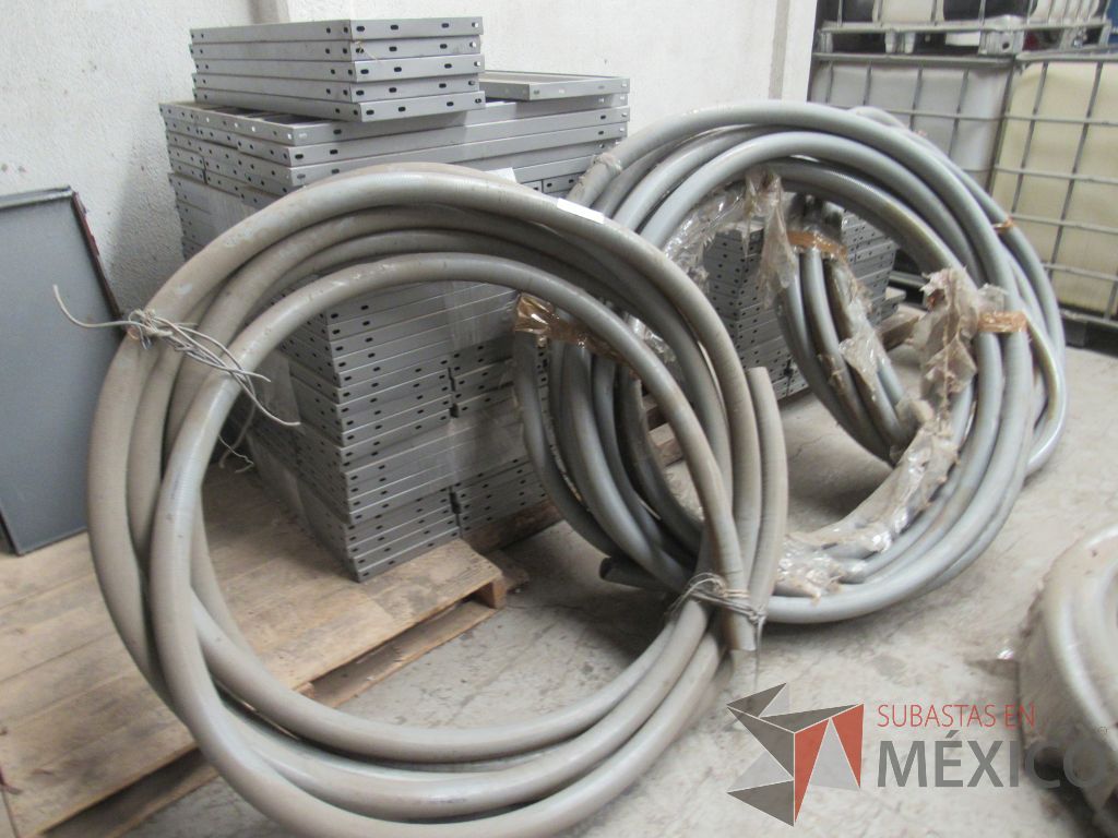 Lote 080 - 94 metros lineales de Poliflex color gris 2"