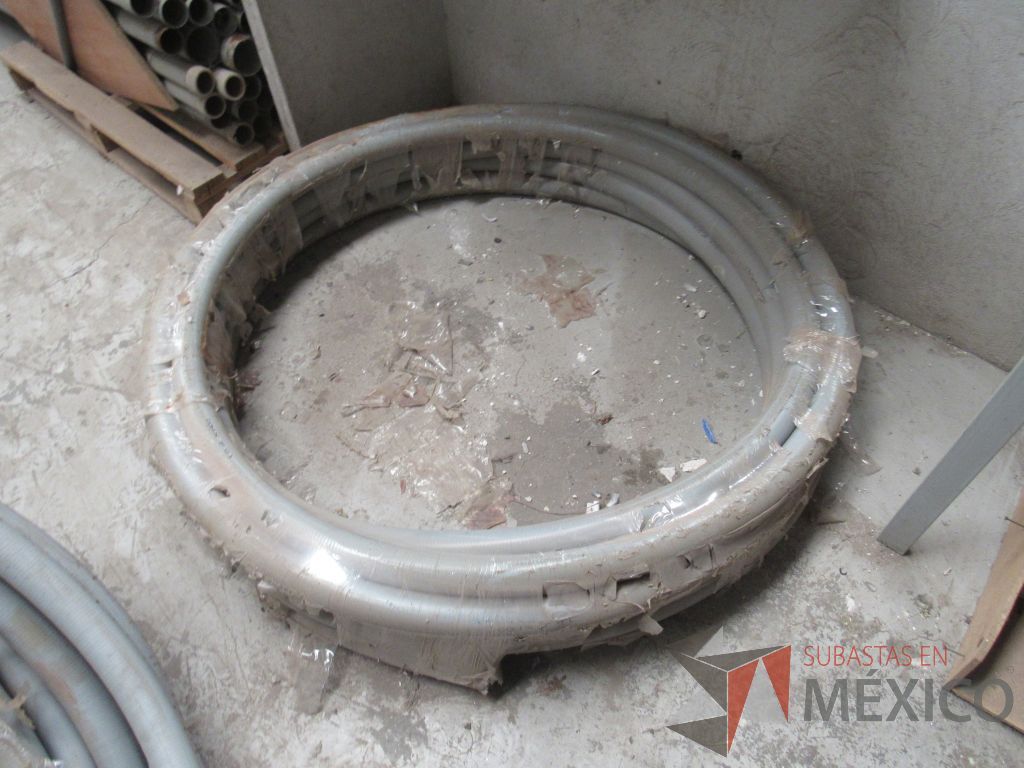 Lote 080 - 94 metros lineales de Poliflex color gris 2" - Imagen 11