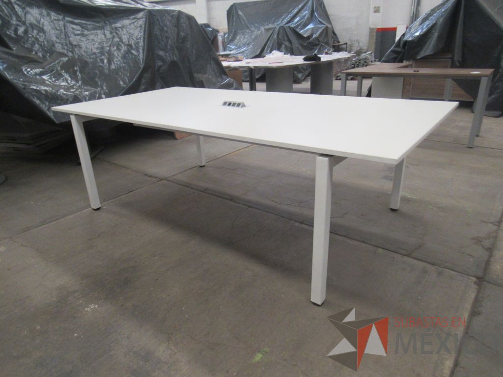 Lote 009 - Mesa de sala de juntas para 6 personas con base metálica - Imagen 7