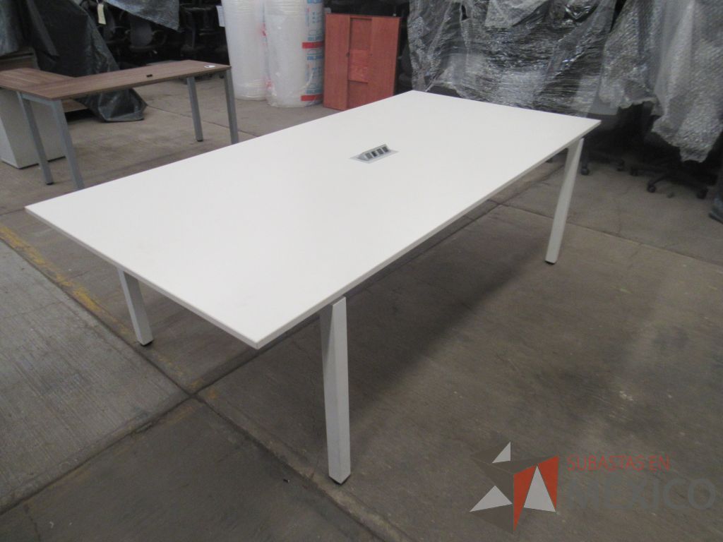 Lote 009 - Mesa de sala de juntas para 6 personas con base metálica - Imagen 9