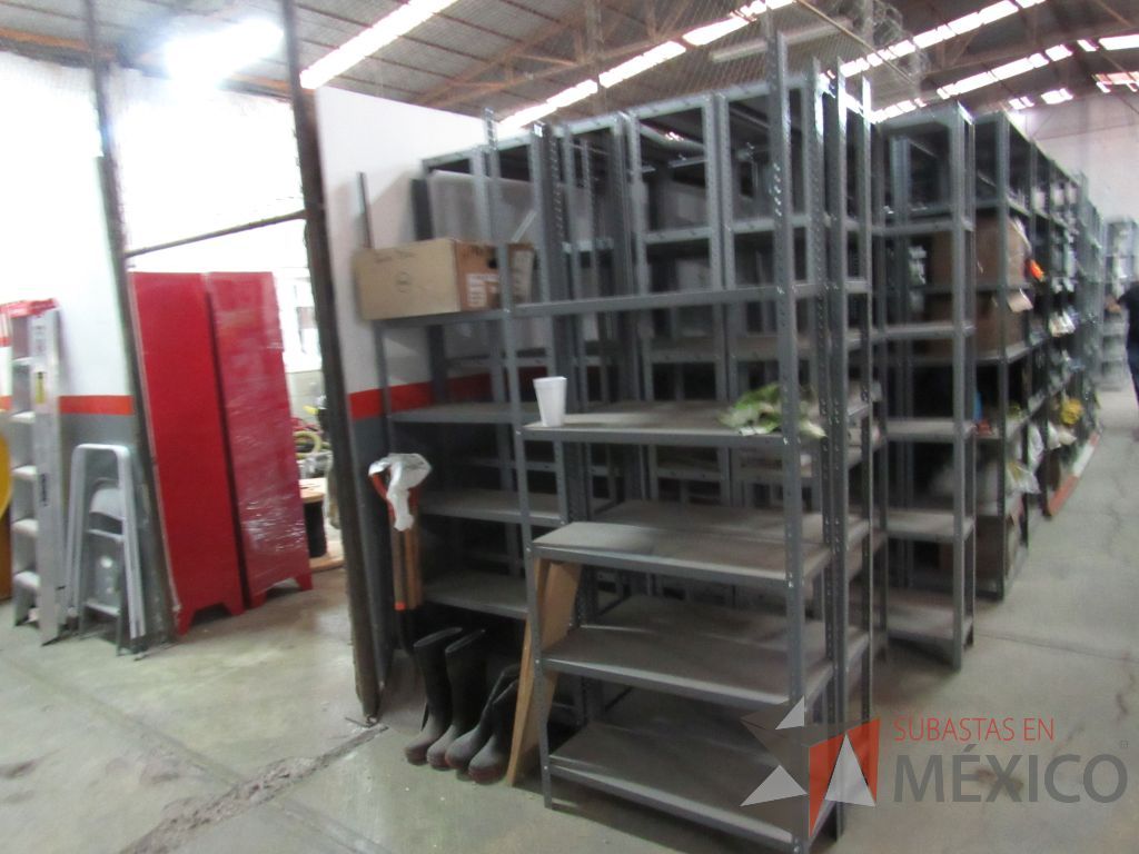Lote 090 - 22 Anaquel metálico 30 cm x 85 cm x 2.20 mts