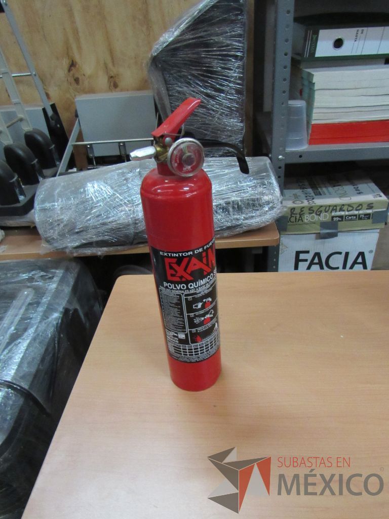 Lote 086 - 4 Extinguidores de gas PQS 6 Kg, 48 Botas de hule, Extinguidor PQS 1 Kg - Imagen 17