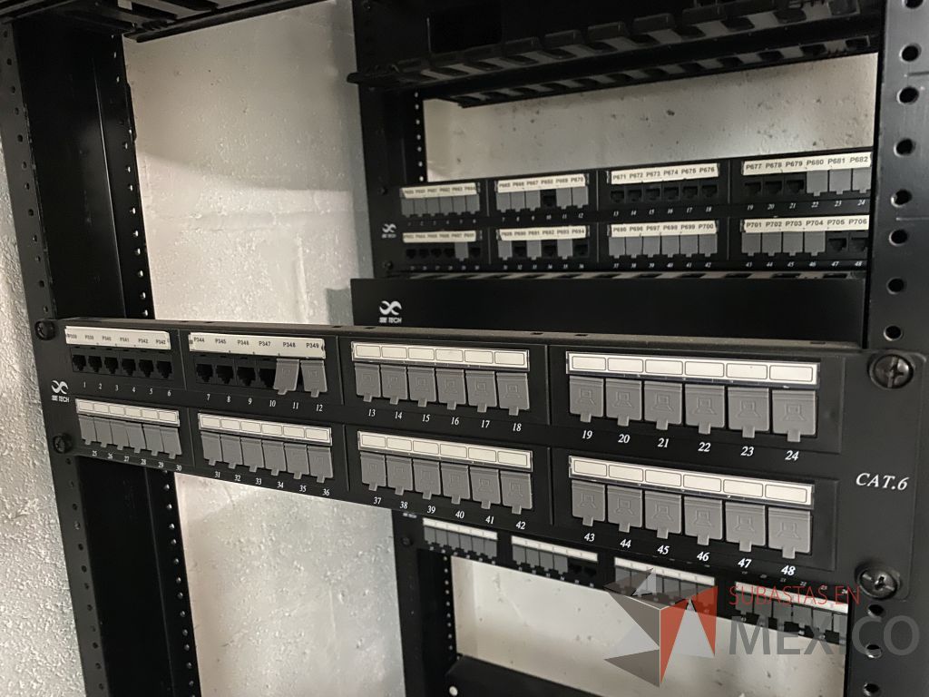 Lote 212 - 15 Panel de parcheo con 48 puertos para cable UTP categoría 6, 4 Rack estándar metálico de 19" para piso de 210 mm ... - Imagen 11