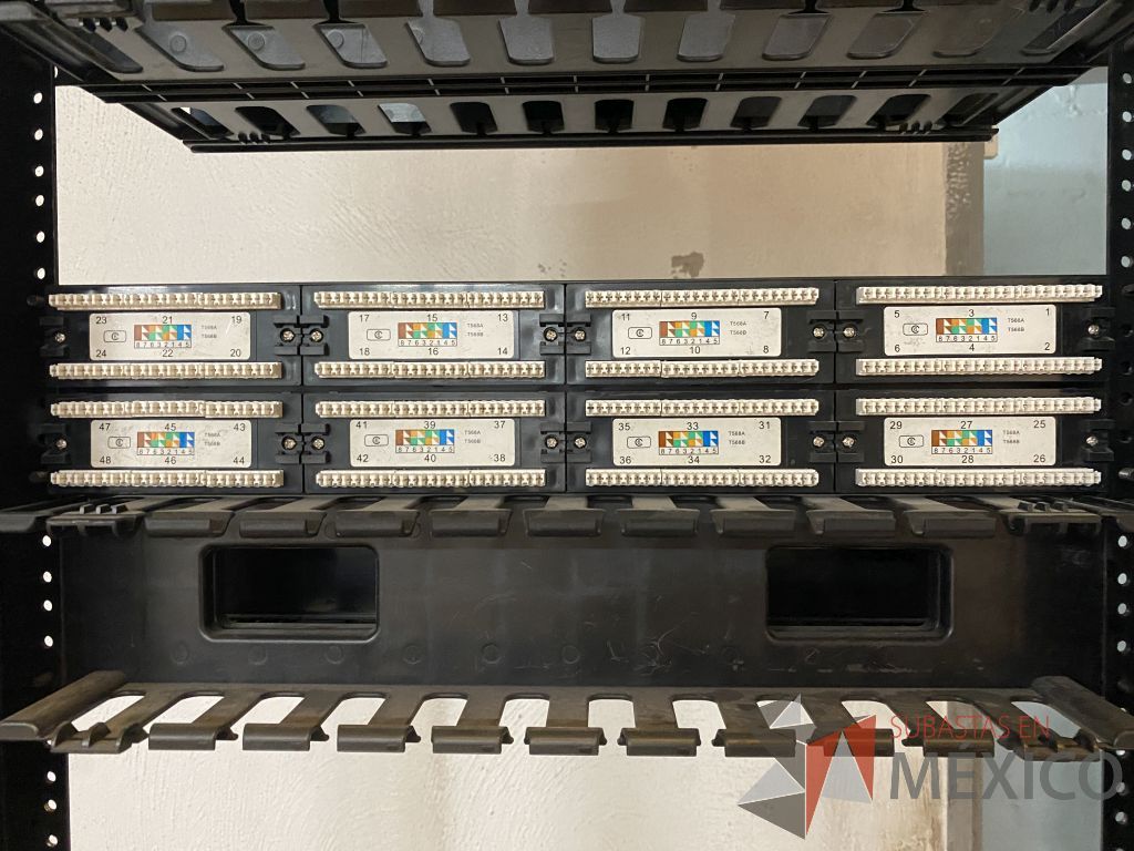 Lote 212 - 15 Panel de parcheo con 48 puertos para cable UTP categoría 6, 4 Rack estándar metálico de 19" para piso de 210 mm ... - Imagen 20