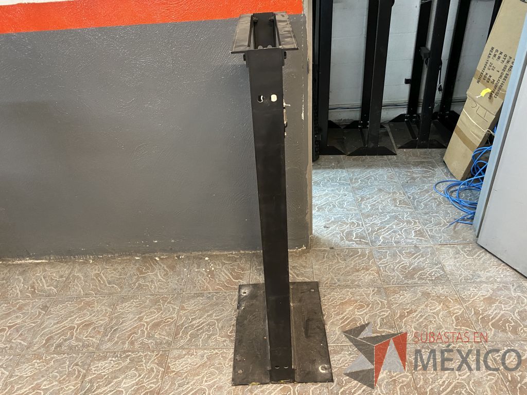 Lote 212 - 15 Panel de parcheo con 48 puertos para cable UTP categoría 6, 4 Rack estándar metálico de 19" para piso de 210 mm ... - Imagen 29