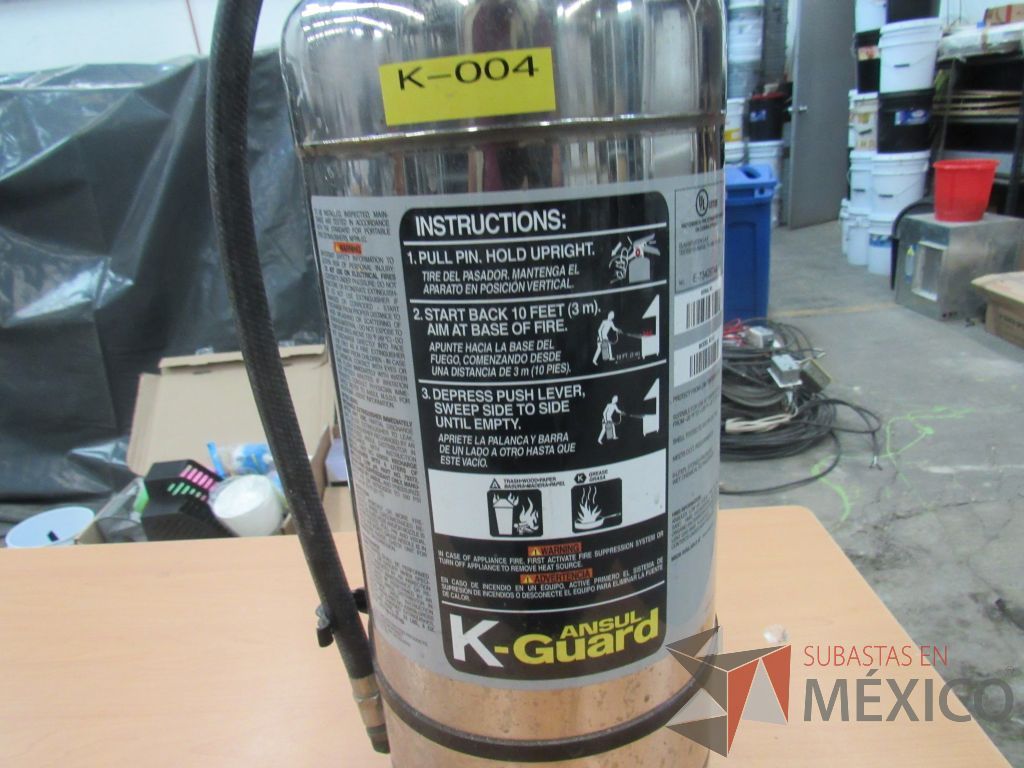 Lote 086 - 4 Extinguidores de gas PQS 6 Kg, 48 Botas de hule, Extinguidor PQS 1 Kg - Imagen 3