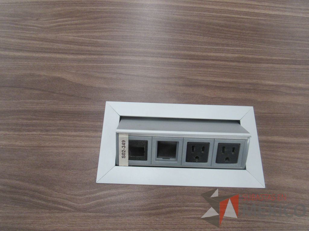 Lote 019 - Mesa de sala de juntas para 10 personas con base metálica y cubierta color café en 3 piezas - Imagen 2