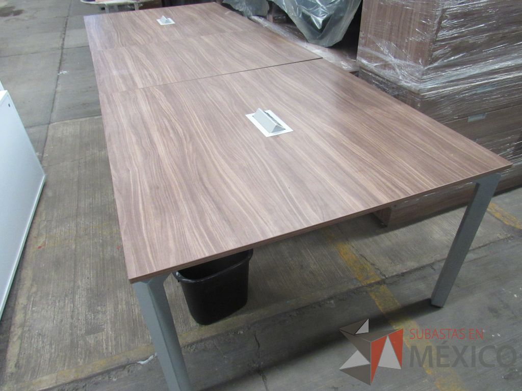 Lote 019 - Mesa de sala de juntas para 10 personas con base metálica y cubierta color café en 3 piezas - Imagen 15