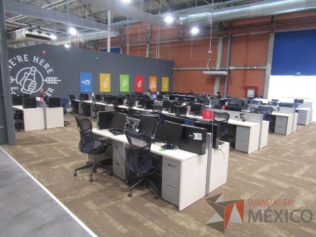 Lote 003 - 10 Estaciones de trabajo de mampara baja para 8 personas con 8 archiveros de 2 y 3 cajones. - Imagen 7