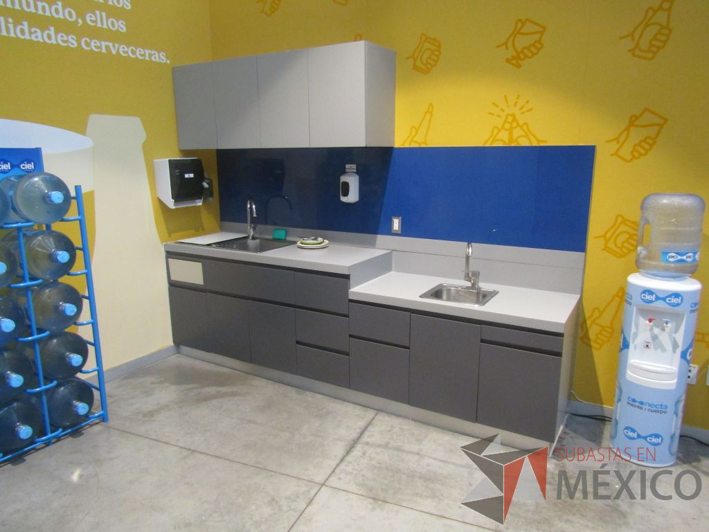 Lote 011 - Mueble con 2 tarjas , 7 puertas, 3 cajones y alacena con 4 puertas - Imagen 18