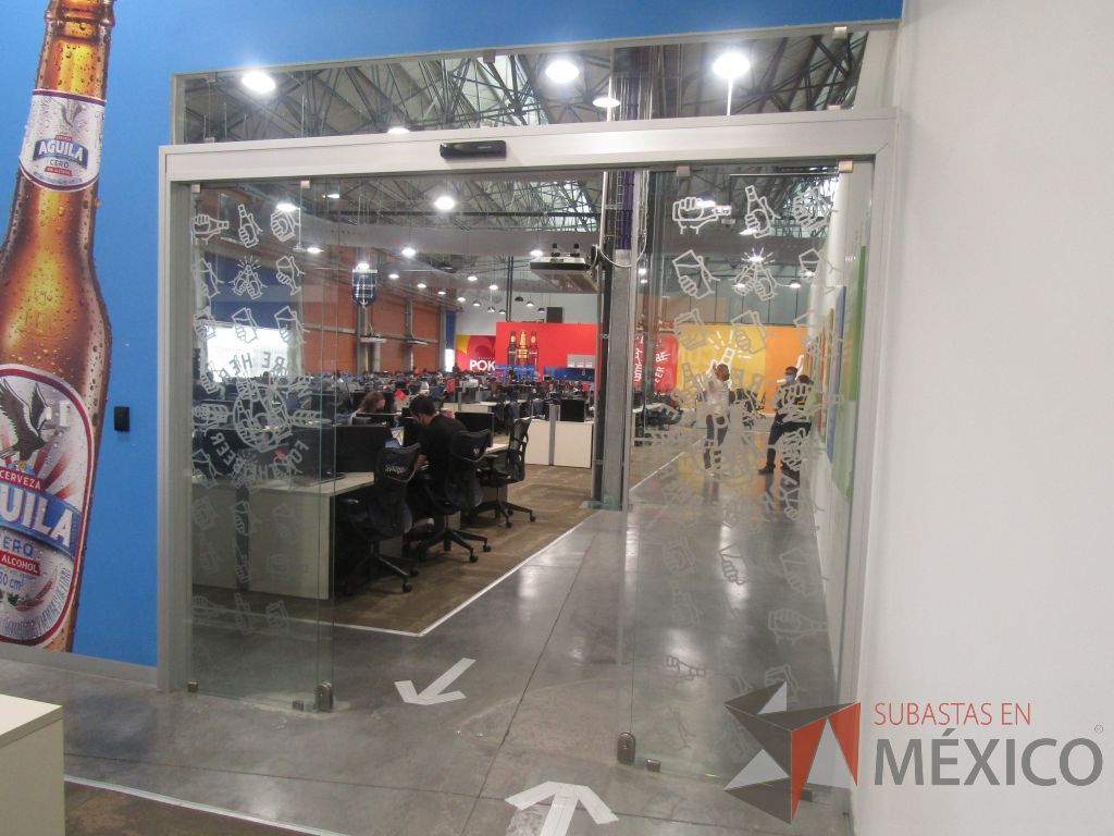 Lote 017 - Puerta de cristal con 4 hojas de cristal, con sensor de movimiento, 2 accesos de tarjeta y 2 chapas. - Imagen 2