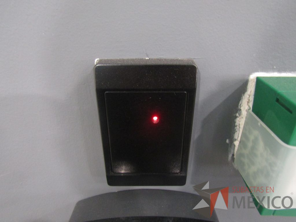 Lote 017 - Puerta de cristal con 4 hojas de cristal, con sensor de movimiento, 2 accesos de tarjeta y 2 chapas. - Imagen 18