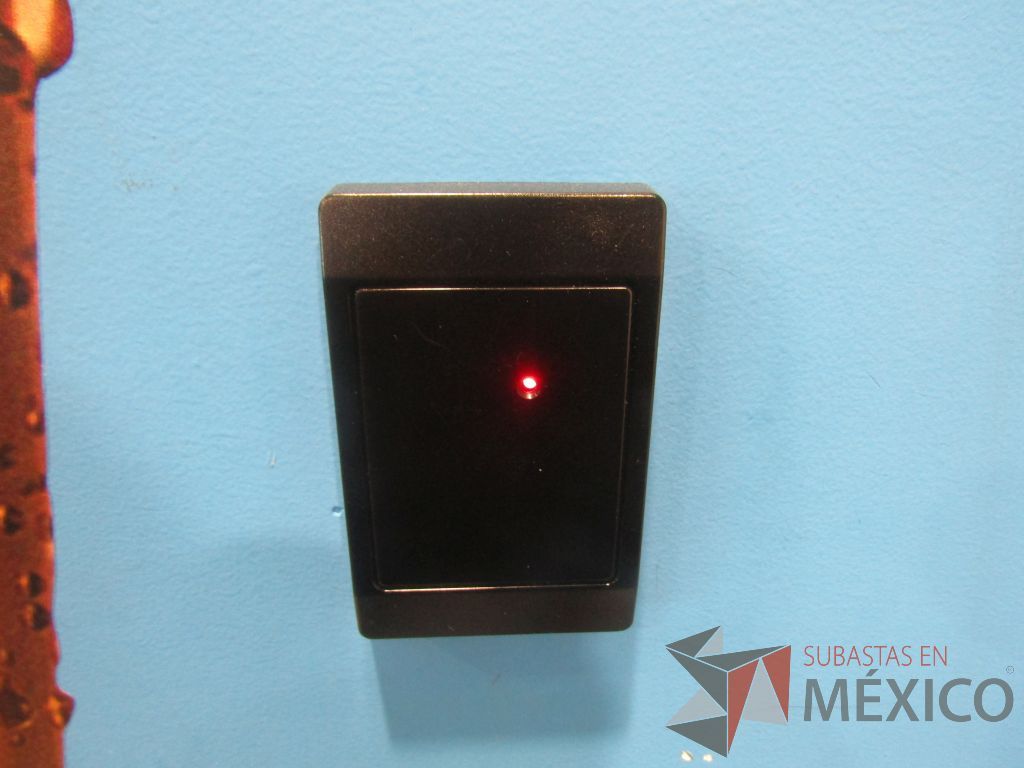 Lote 017 - Puerta de cristal con 4 hojas de cristal, con sensor de movimiento, 2 accesos de tarjeta y 2 chapas. - Imagen 22