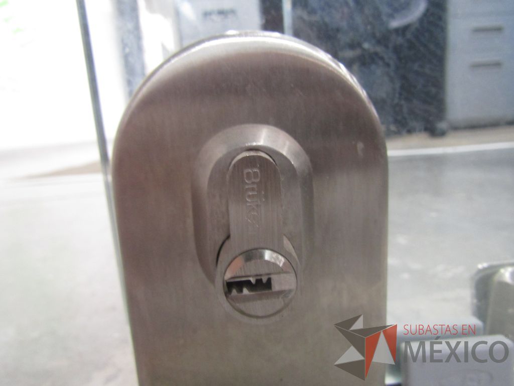 Lote 017 - Puerta de cristal con 4 hojas de cristal, con sensor de movimiento, 2 accesos de tarjeta y 2 chapas. - Imagen 29