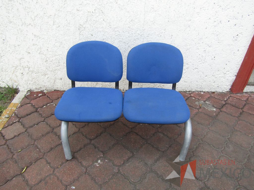 Lote 020 - 2 Bancas de espera de 2 plazas, asiento y respaldo en tela color azul - Imagen 2