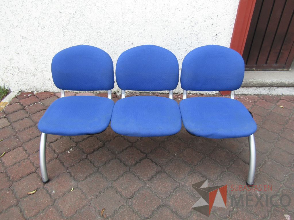 Lote 002 - 2 Bancas de espera de 3 plazas, asiento y respaldo en tela color azul