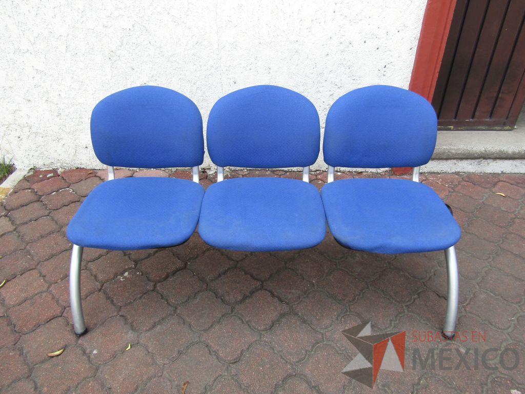 Lote 002 - 2 Bancas de espera de 3 plazas, asiento y respaldo en tela color azul - Imagen 2