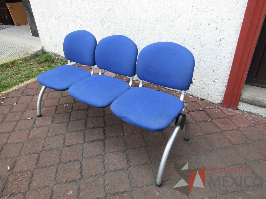 Lote 002 - 2 Bancas de espera de 3 plazas, asiento y respaldo en tela color azul - Imagen 3