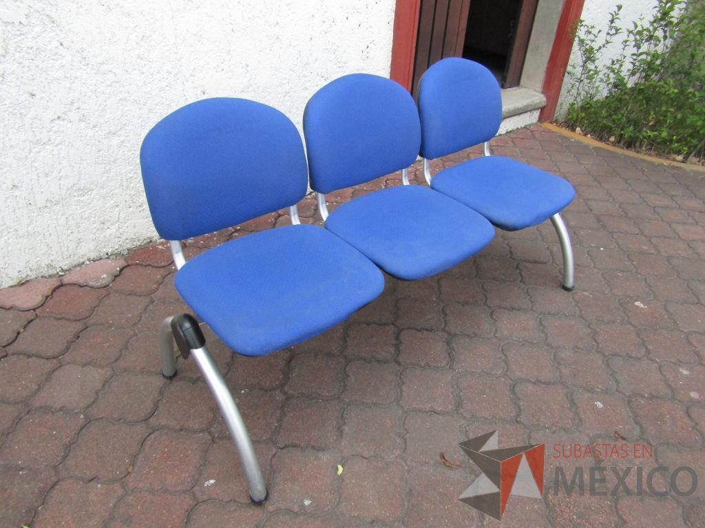 Lote 002 - 2 Bancas de espera de 3 plazas, asiento y respaldo en tela color azul - Imagen 4