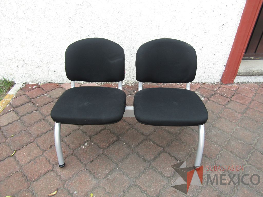 Lote 025 - 2 Bancas de espera de 2 plazas, asiento y respaldo en tela color negro