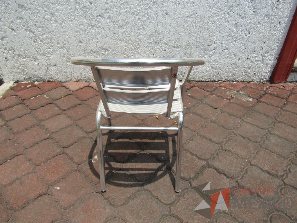 Lote 157 - 4 Sillas fijas, asiento y respaldo metálico color gris - Imagen 3