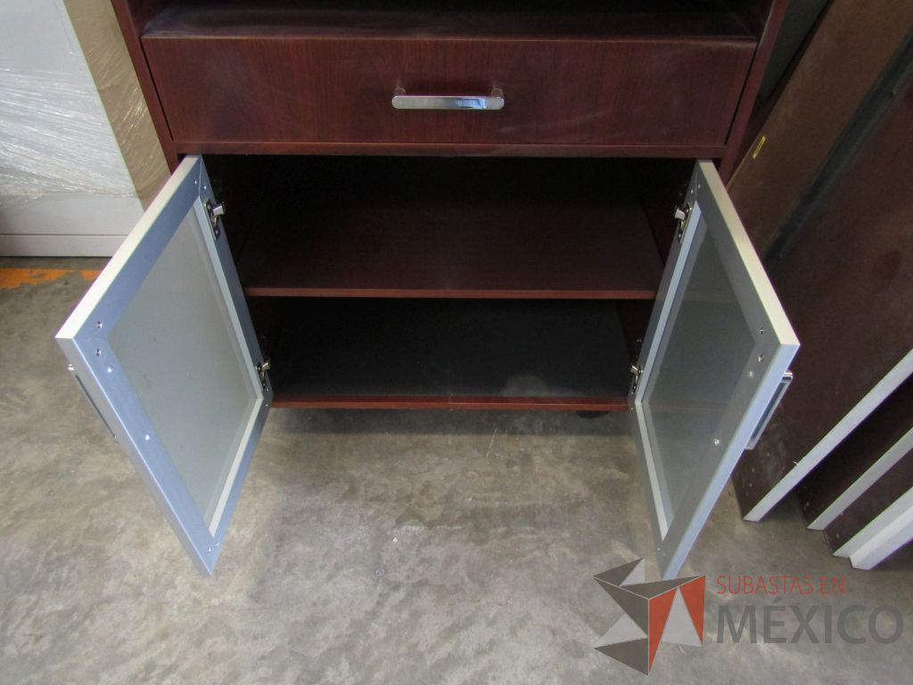 Lote 011 - Gabinete con ruedas, 1 cajón, 1 porta teclado y 2 puertas - Imagen 8