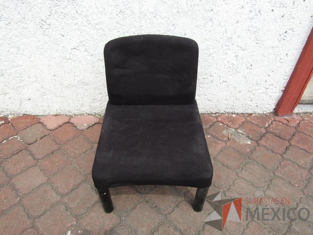 Lote 013 - 2 Sillas con 4 patas de plástico, asiento y respaldo en tela color negro - Imagen 2