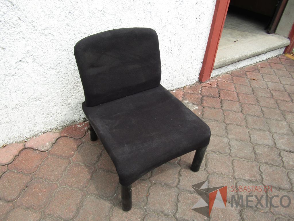 Lote 013 - 2 Sillas con 4 patas de plástico, asiento y respaldo en tela color negro - Imagen 4