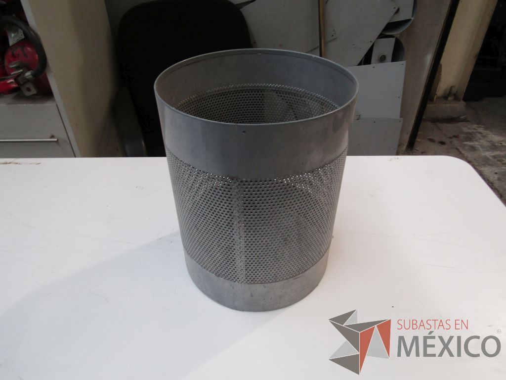 Lote 054 - 60 Botes de basura metálicos color gris