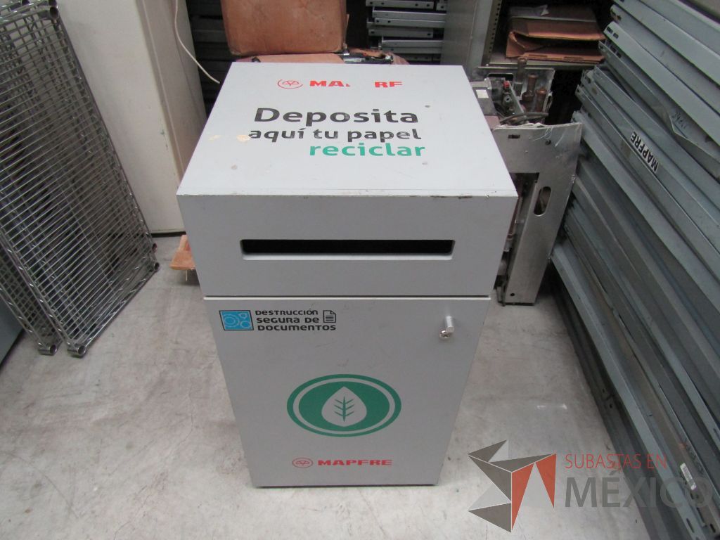 Lote 058 - Bote de basura grande de madera color gris