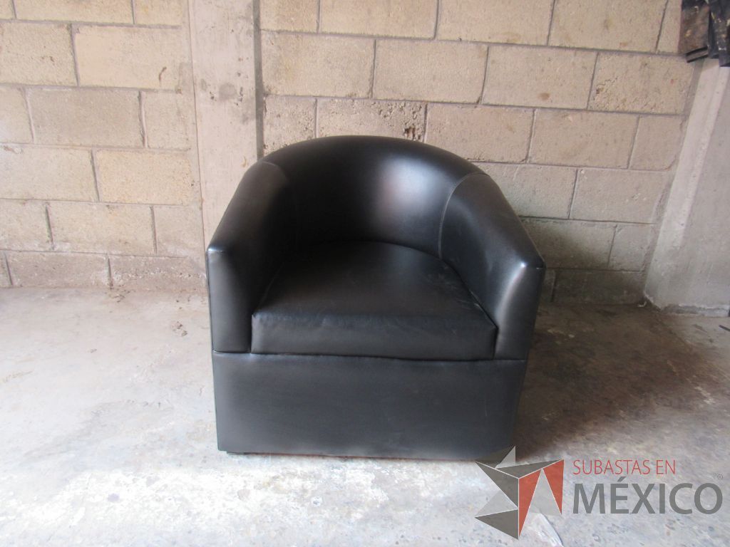 Lote 009 - 2 Sillones de 1 plaza con descansa brazos asiento y respaldo en tela color café