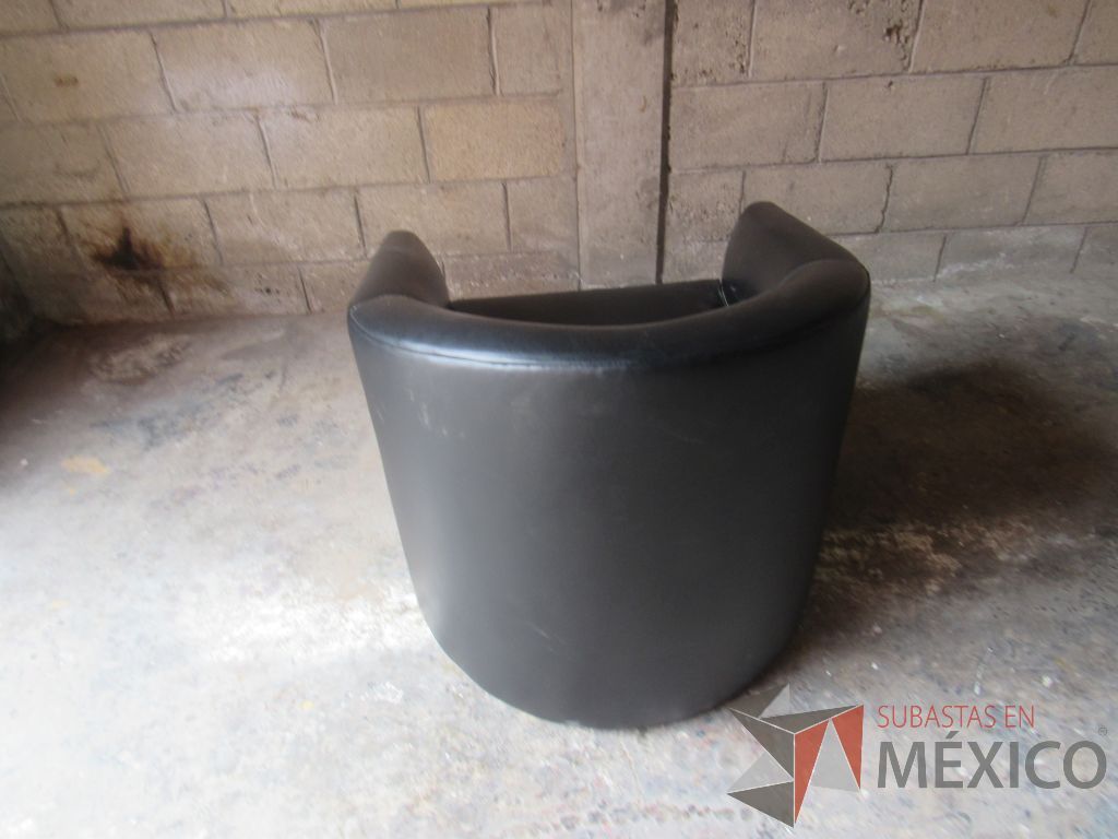 Lote 009 - 2 Sillones de 1 plaza con descansa brazos asiento y respaldo en tela color café - Imagen 5