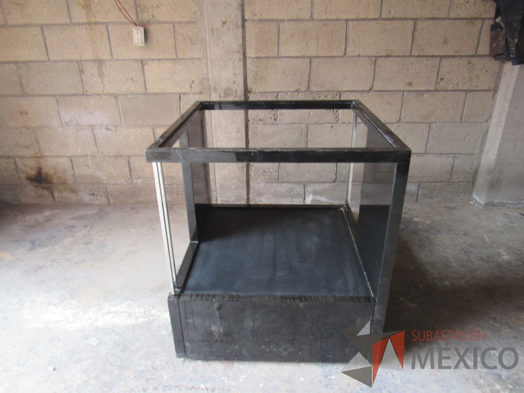 Lote 028 - Exhibidor cuadrado con 1 cajones color negro