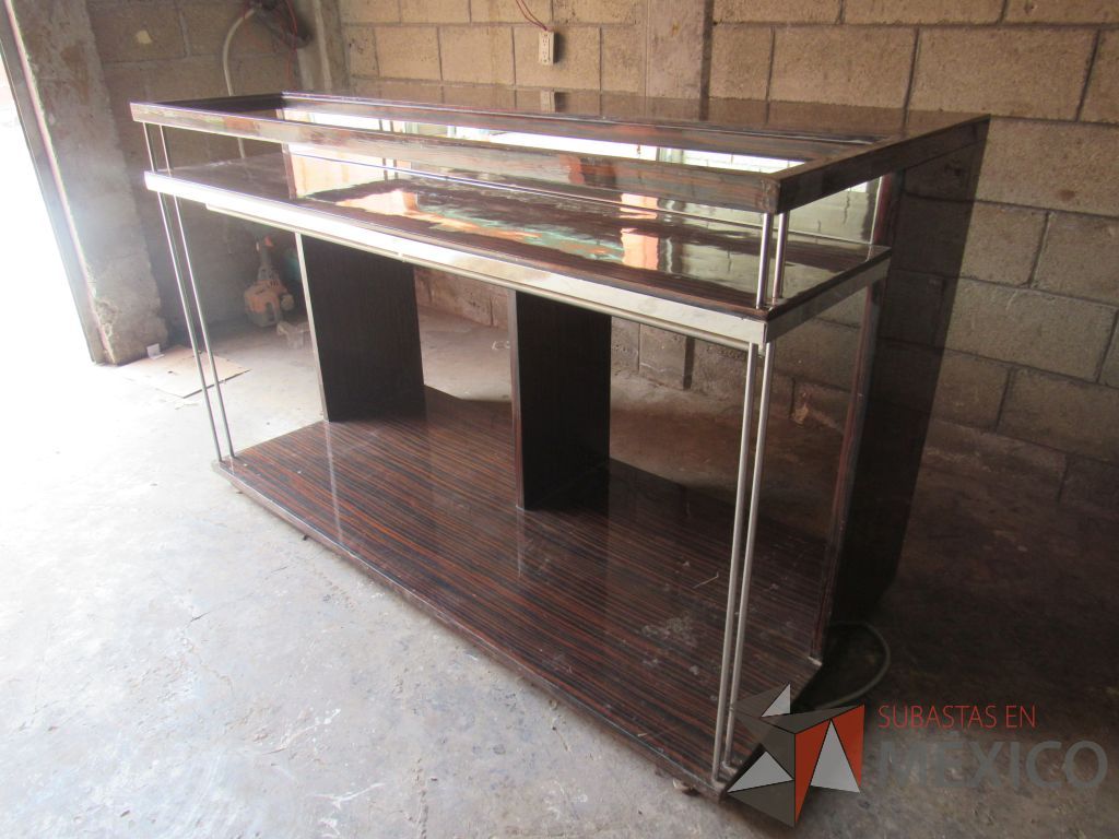 Lote 015 - Exhibidor con tubería metálica, base y cubierta de madera color café - Imagen 9