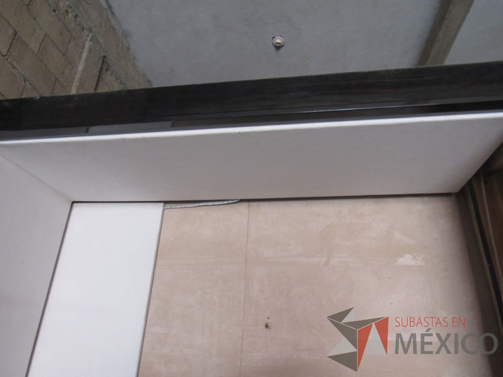 Lote 016 - Gabinete alto con luz led y recubrimiento color café - Imagen 7