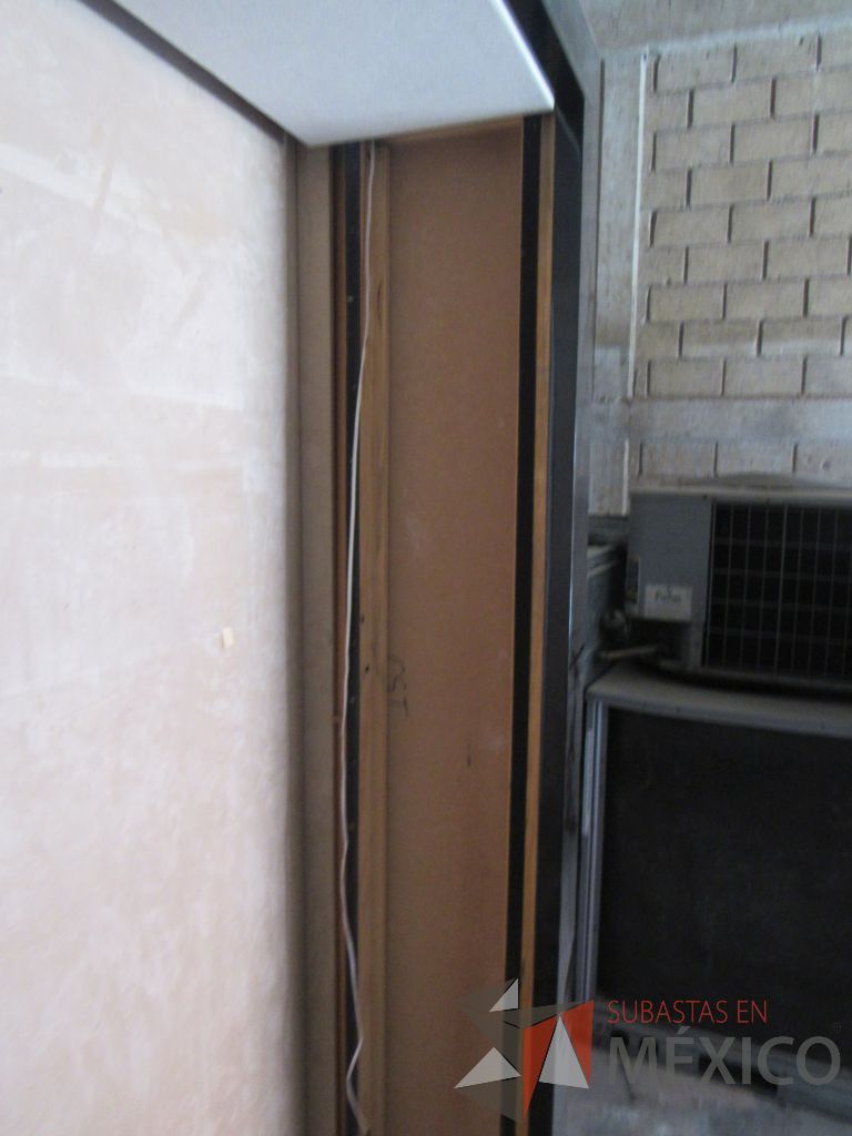 Lote 016 - Gabinete alto con luz led y recubrimiento color café - Imagen 8