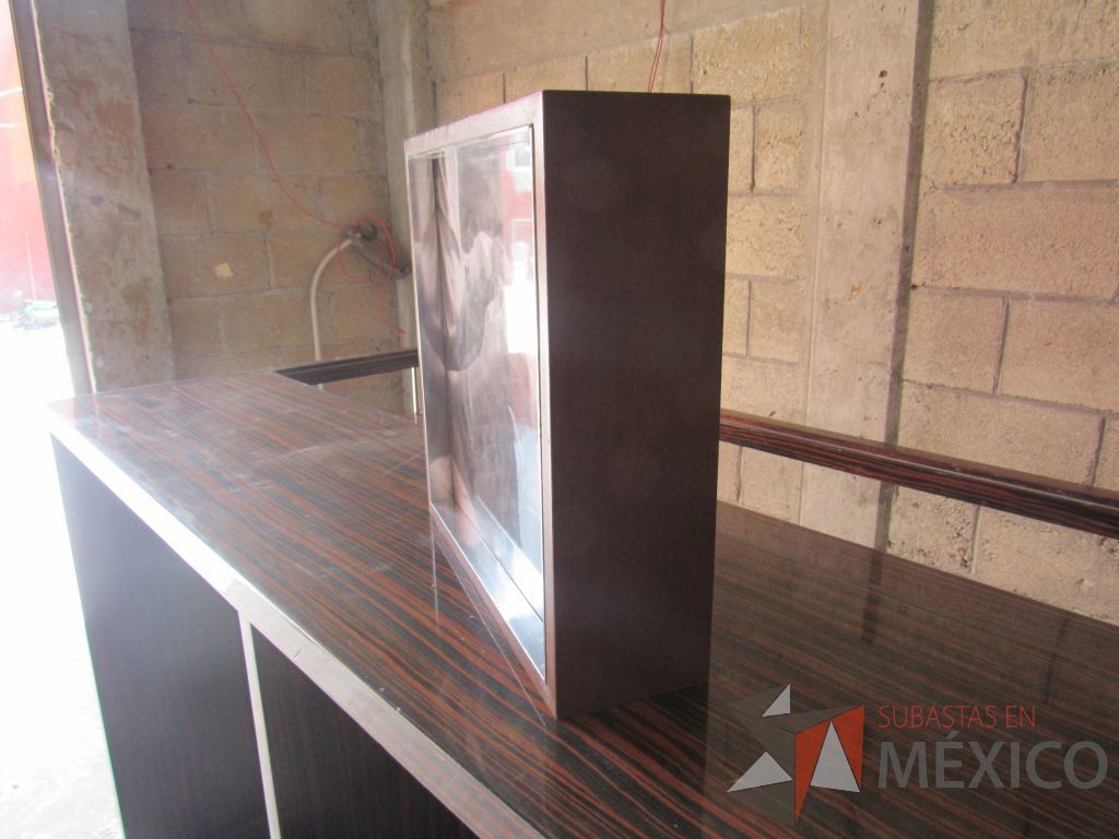 Lote 021 - 2 Cuadros decorativos con base de madera y recubrimiento de vidrio - Imagen 4