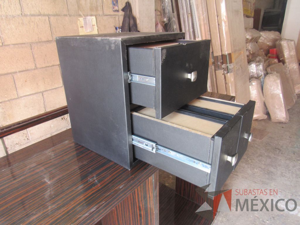 Lote 022 - Gabinete de 3 cajones tipo piel color negro - Imagen 5