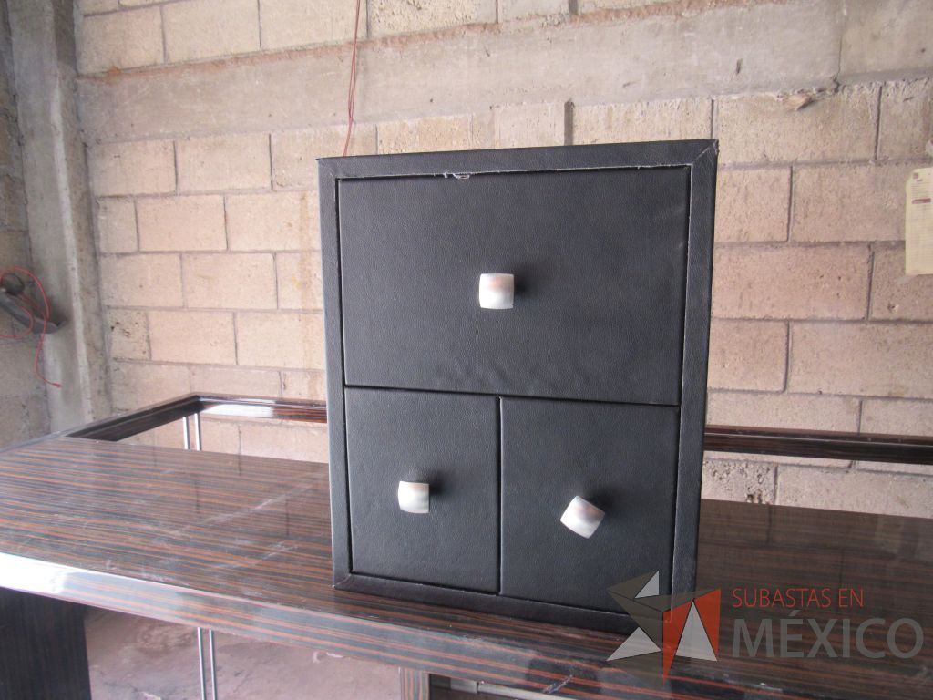 Lote 022 - Gabinete de 3 cajones tipo piel color negro - Imagen 8