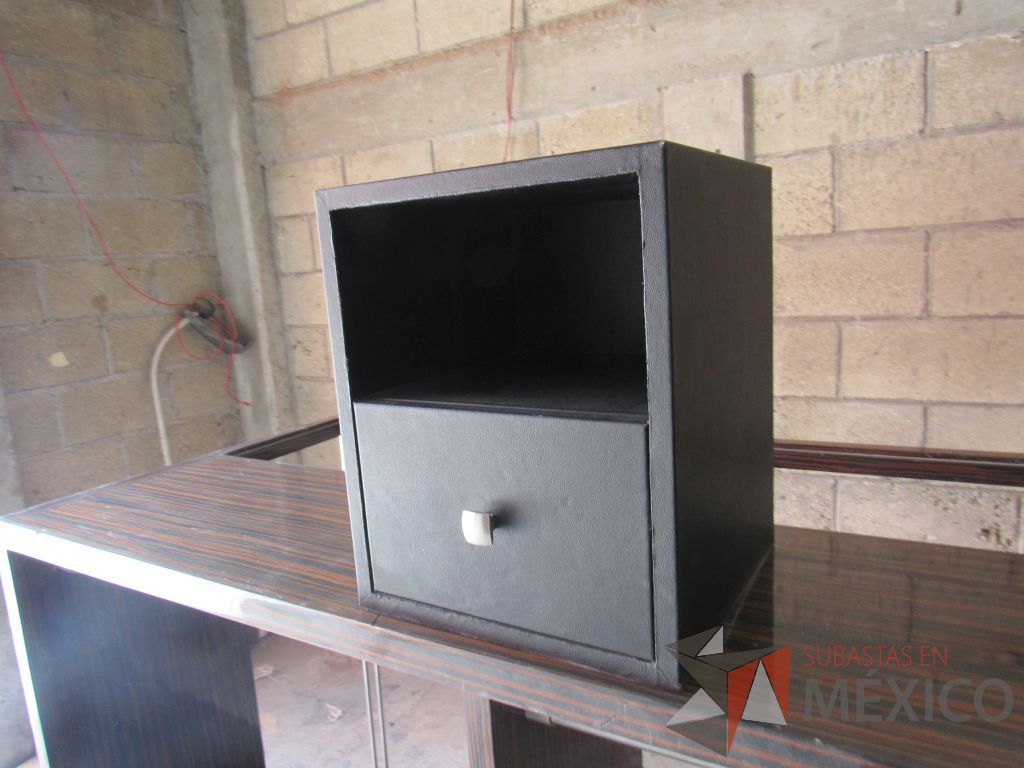 Lote 023 - Gabinete de 1 cajón tipo piel color negro - Imagen 8