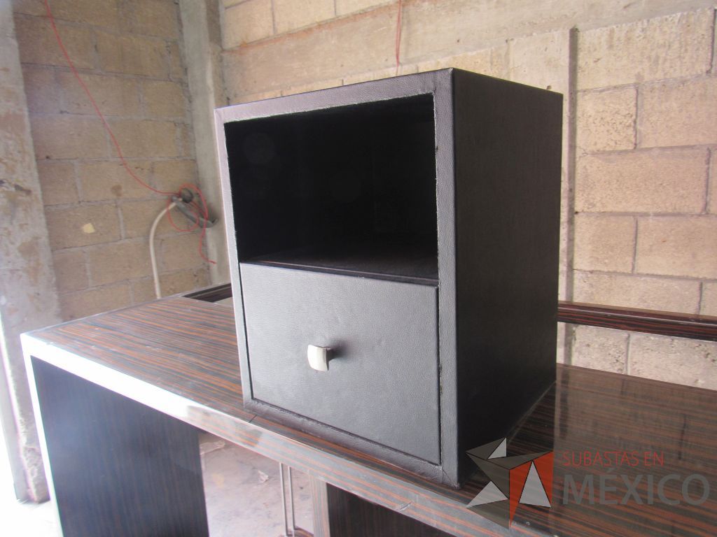 Lote 023 - Gabinete de 1 cajón tipo piel color negro - Imagen 9