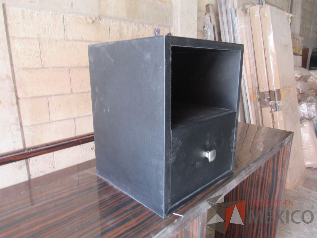 Lote 023 - Gabinete de 1 cajón tipo piel color negro - Imagen 10