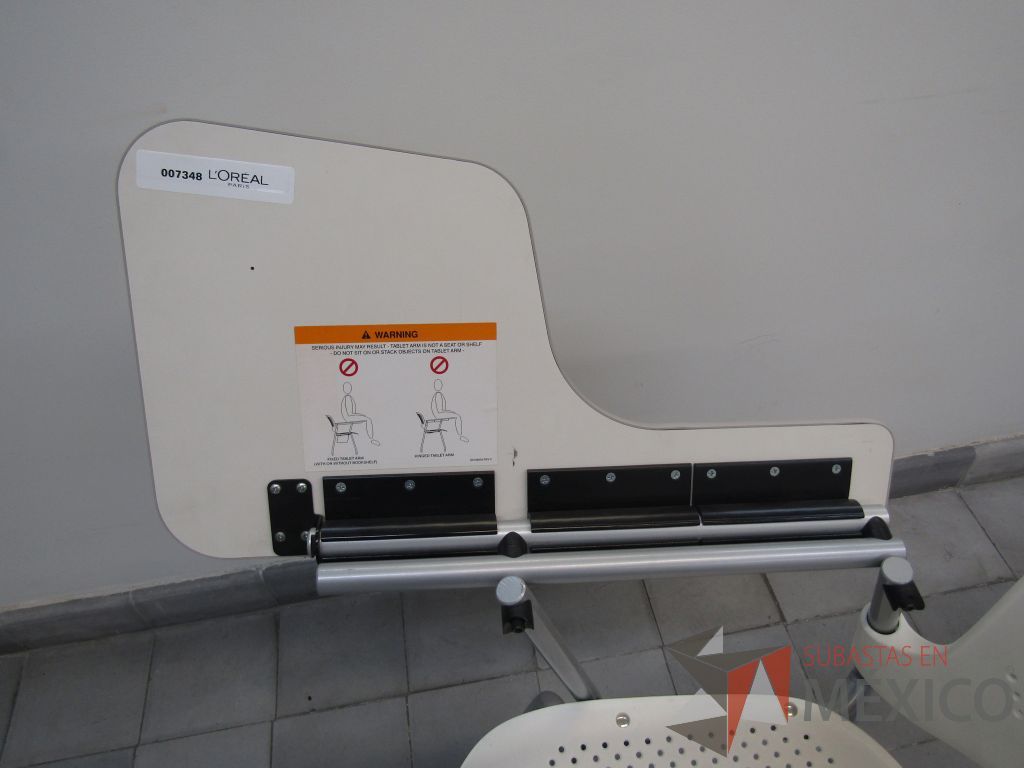 Lote 001 - 5 Sillas fijas con paleta, asiento y respaldo en plástico color blanco. - Imagen 6
