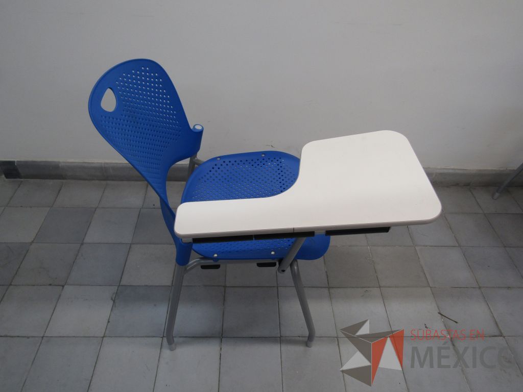 Lote 011 - 5 Sillas fijas con paleta, asiento y respaldo en plástico color azul - Imagen 2