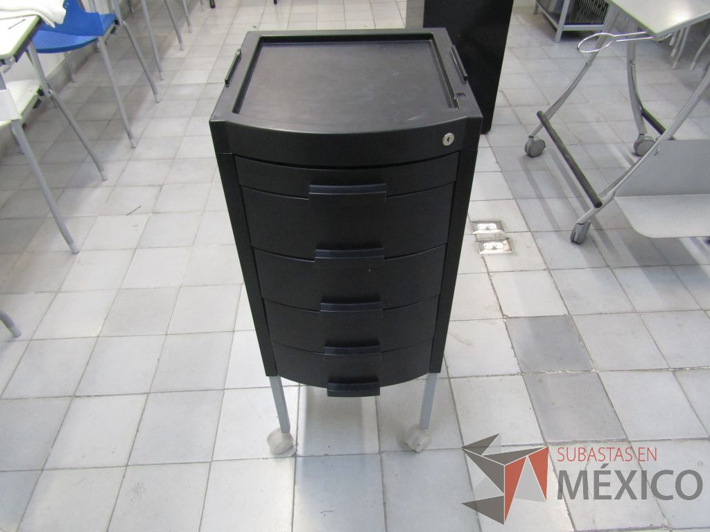 Lote 008 - Carro auxiliar con 5 cajones y ruedas color negro