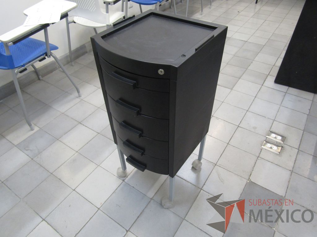 Lote 008 - Carro auxiliar con 5 cajones y ruedas color negro - Imagen 3